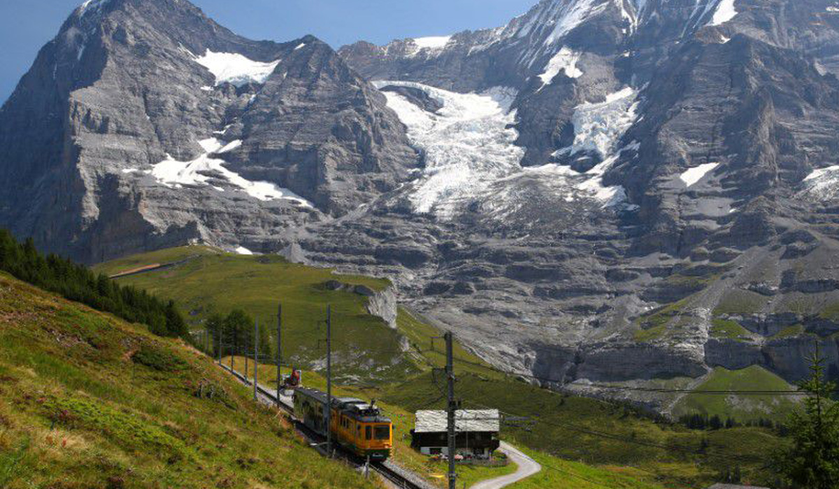 Swiss government rejects call to ban fossil fuels from 2050